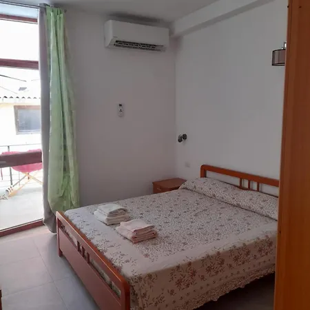 Cristta Bed & Breakfast *