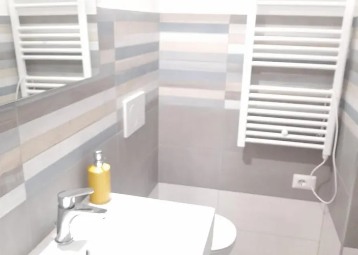 Cristta Nocleg ze śniadaniem 3*